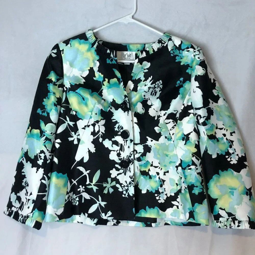 Le Suit Blazer Womens Size 4P Black floral Long Sleeve Padded lined crop blazer.